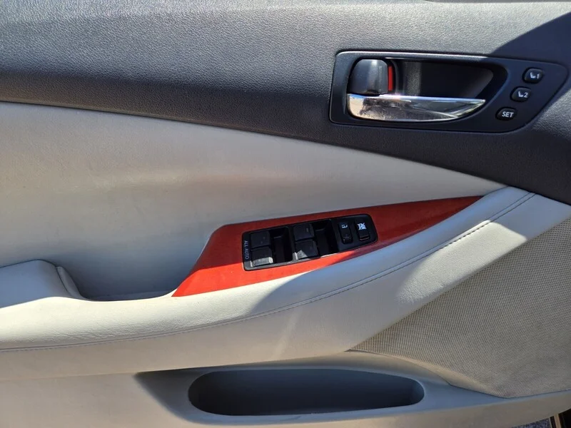 Used 2008 Gray Lexus 4DR SDN AT image 14