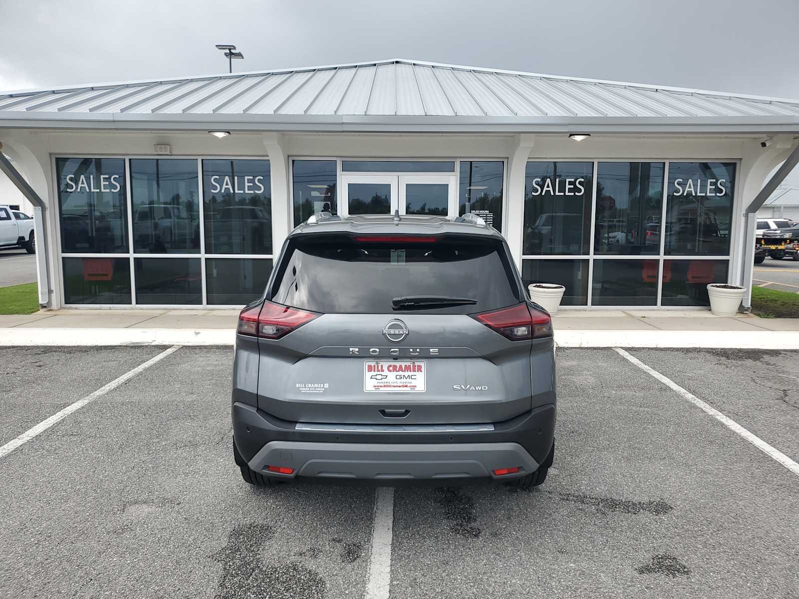 Used 2023 Gray Nissan SV image 4