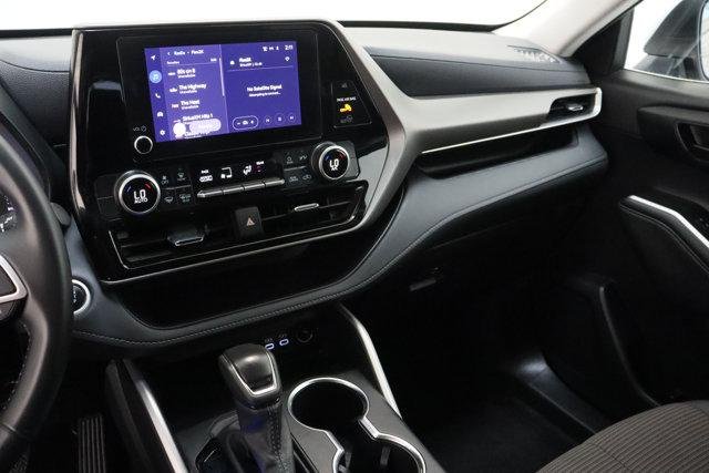 2025 Toyota Highlander LE - Photo 16