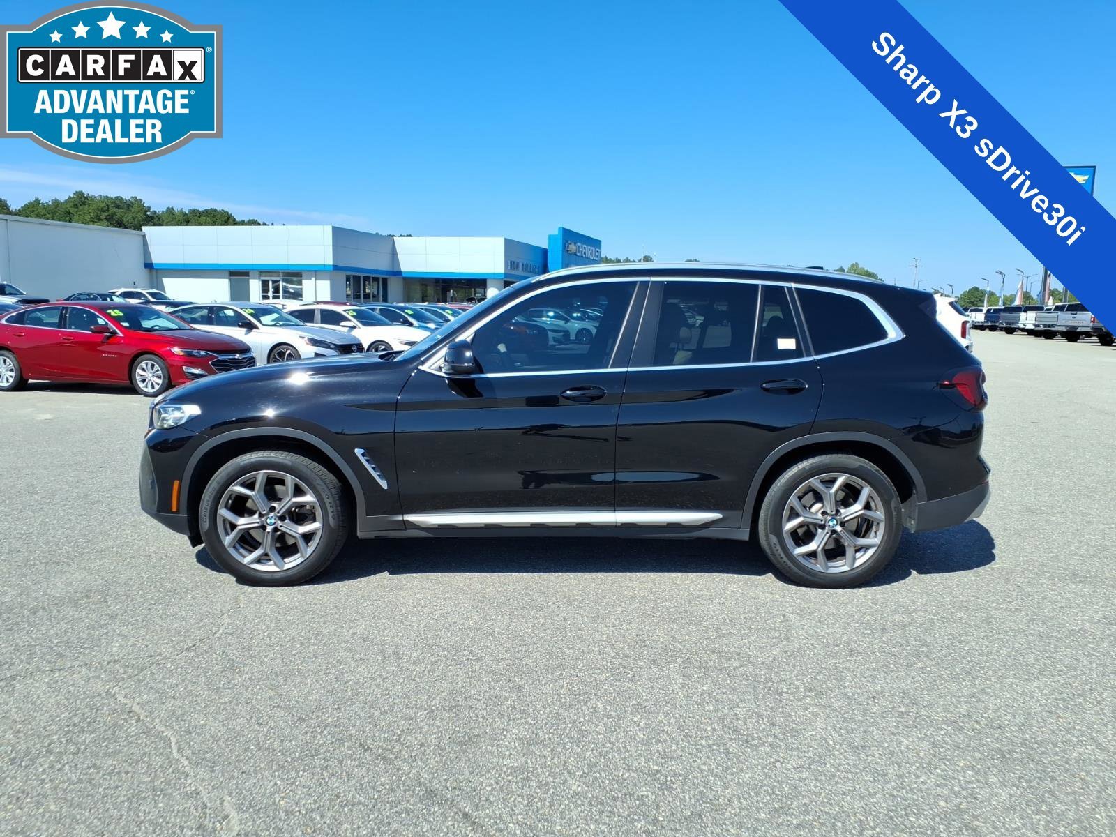 Used 2022  BMW sDrive30i image 2