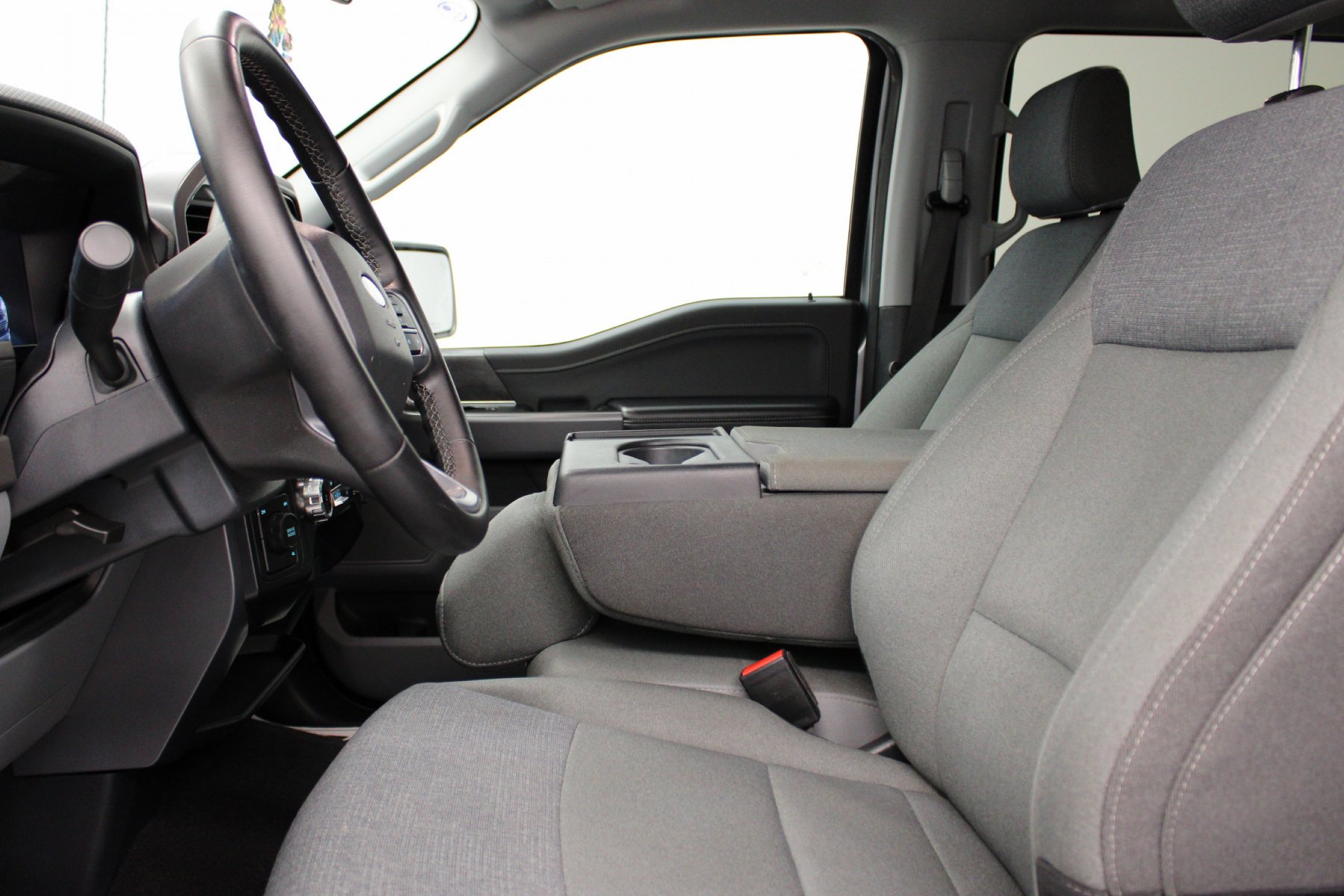 Used 2025 ICONIC SILVER METALLIC Ford XLT 4WD SuperCrew 5.5