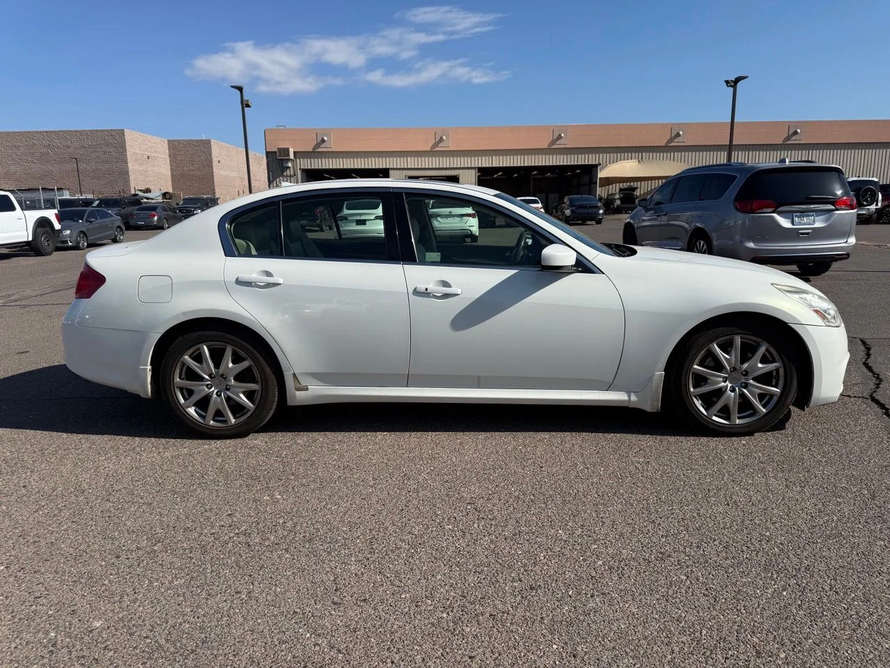 Used 2012 Moonlight White INFINITI X image 3