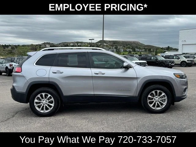 Used 2019 Silver Jeep Latitude image 7
