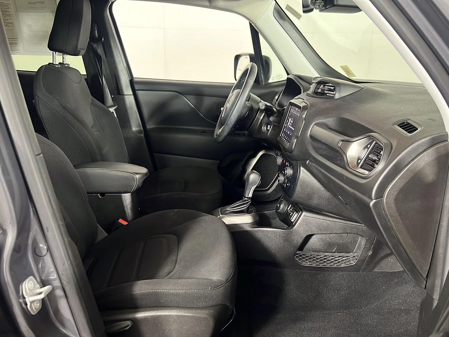Used 2022 Graphite Gray Jeep Latitude image 13