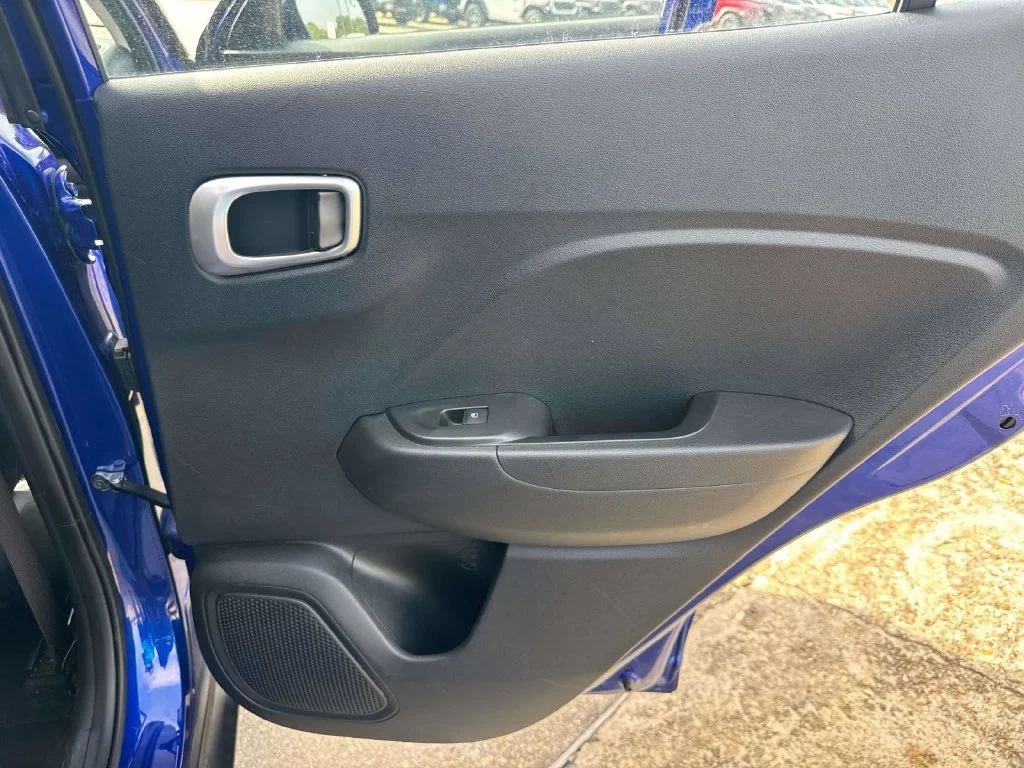 Used 2025 Blue Hyundai SEL image 25