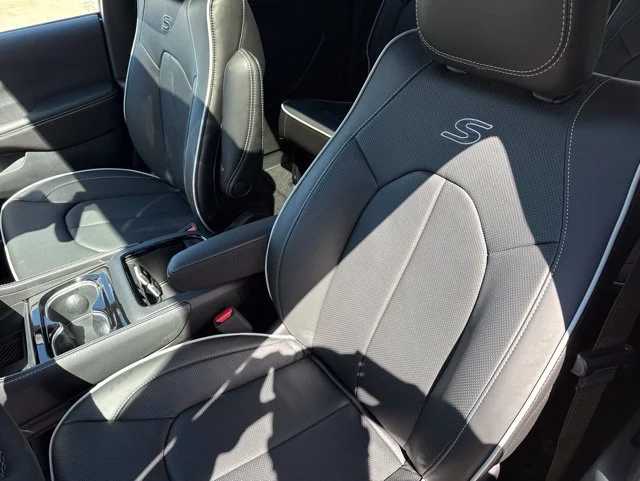 New 2027 Black Chrysler Limited image 18