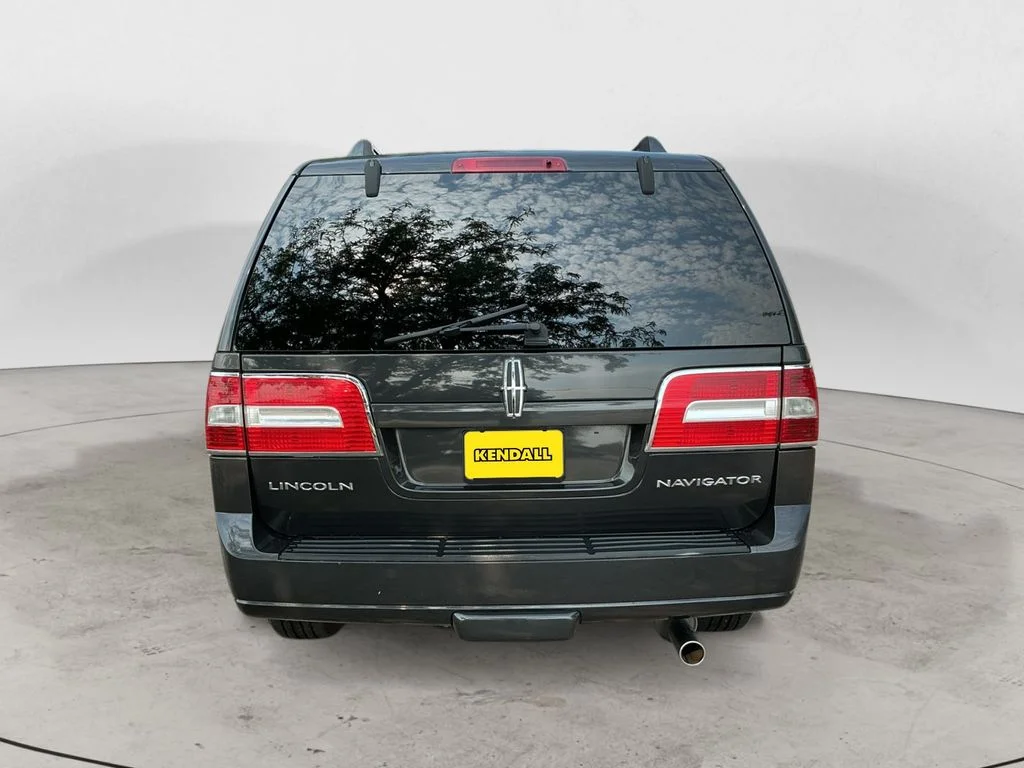 Used 2007 Gray Lincoln Base image 6
