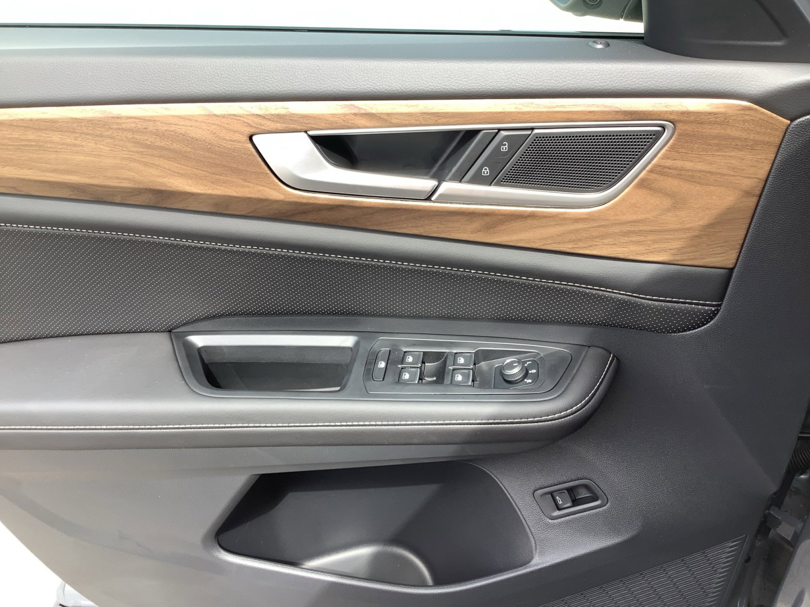 2026 Volkswagen Atlas SE w/Tech - Photo 28