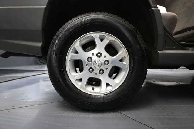 Used 1999 Gray Jeep Laredo image 13