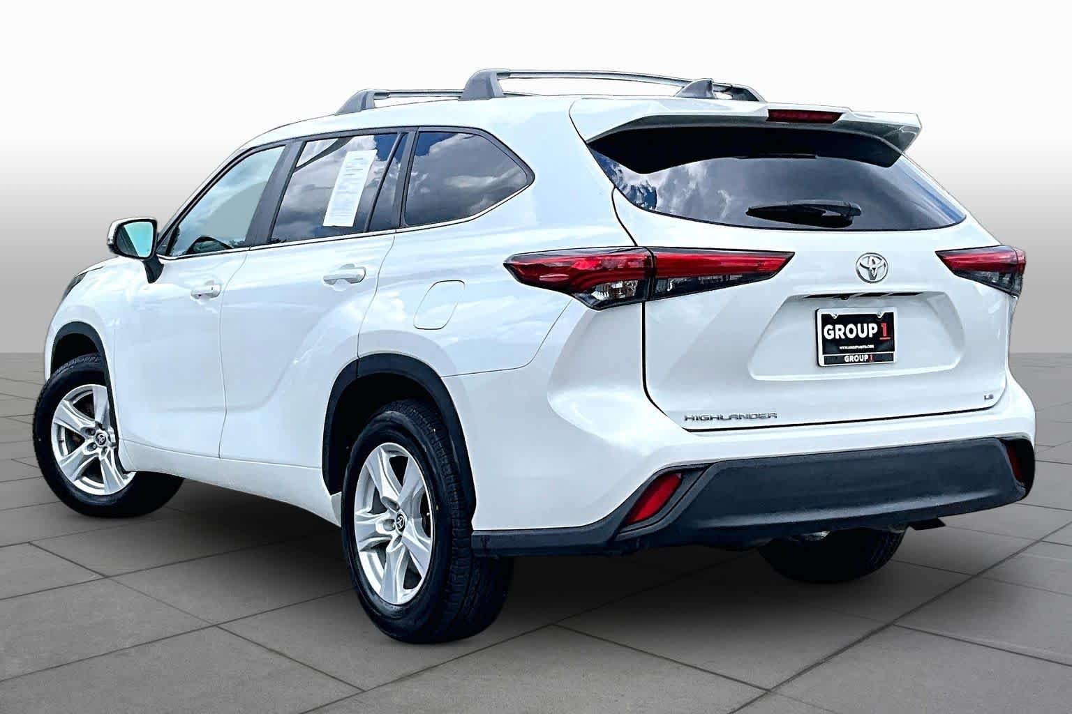 Used 2023 Wind Chill Pearl Toyota LE image 12
