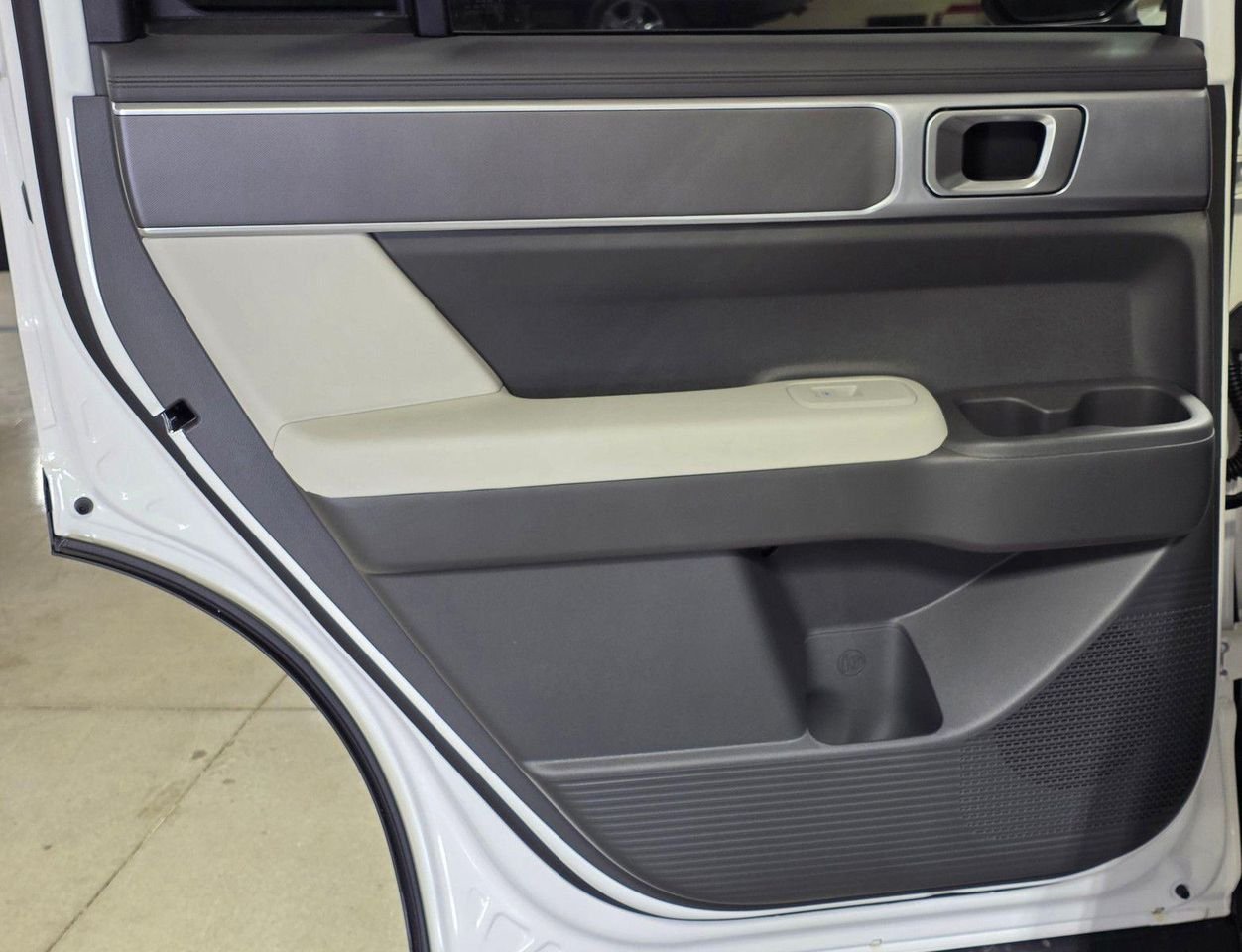 New 2026 Serenity White Hyundai SE image 13