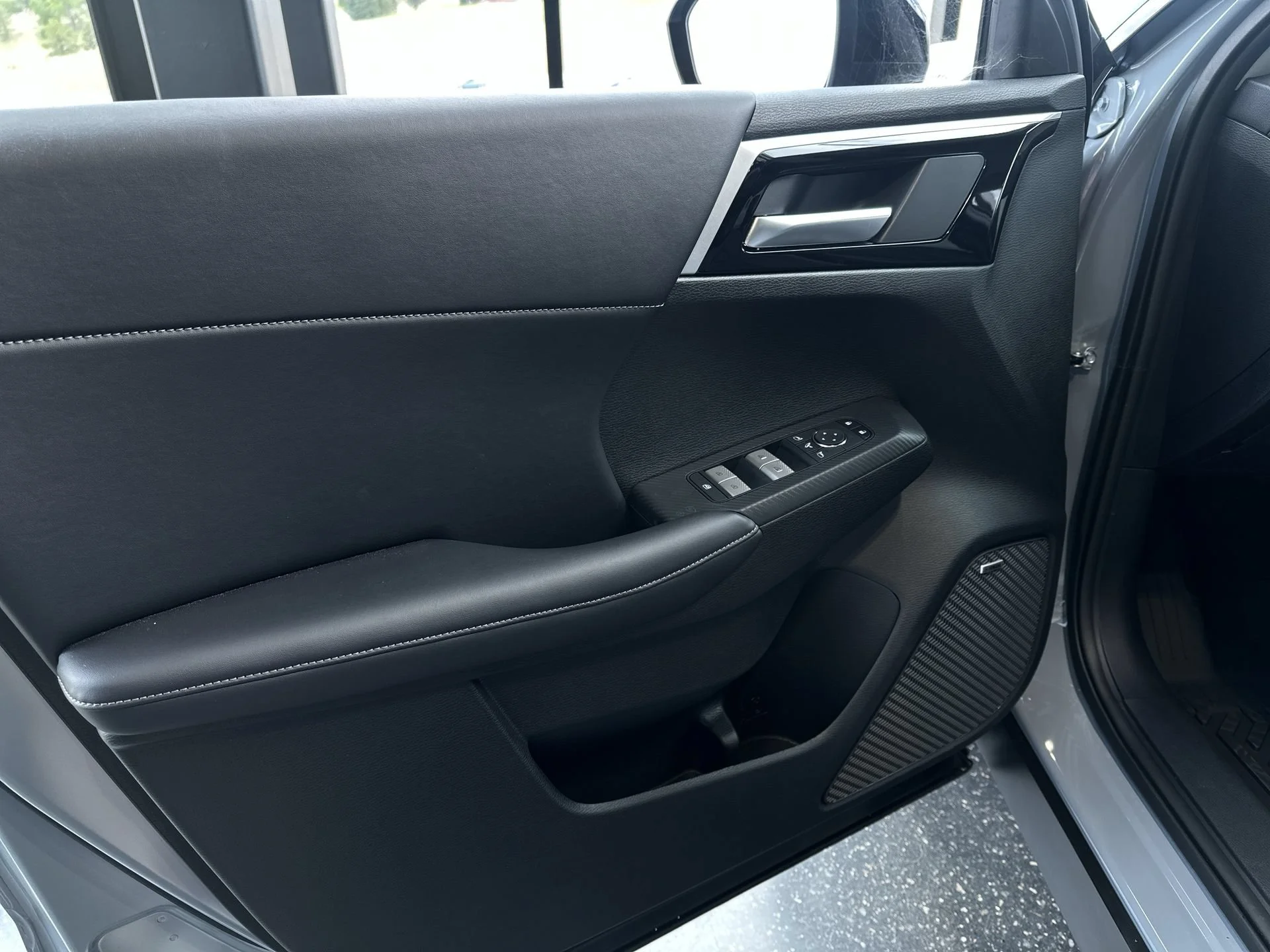 New 2026 Moonstone Gray Metallic/Black Roof Mitsubishi Trail Edition image 14