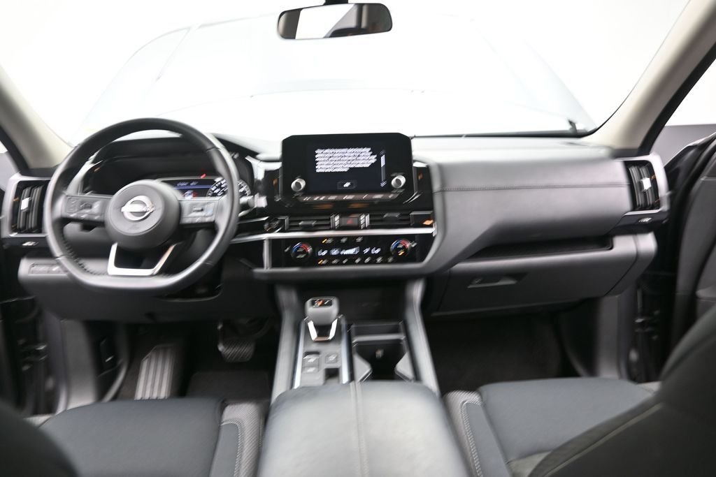 Used 2025 Gray Nissan SV image 31