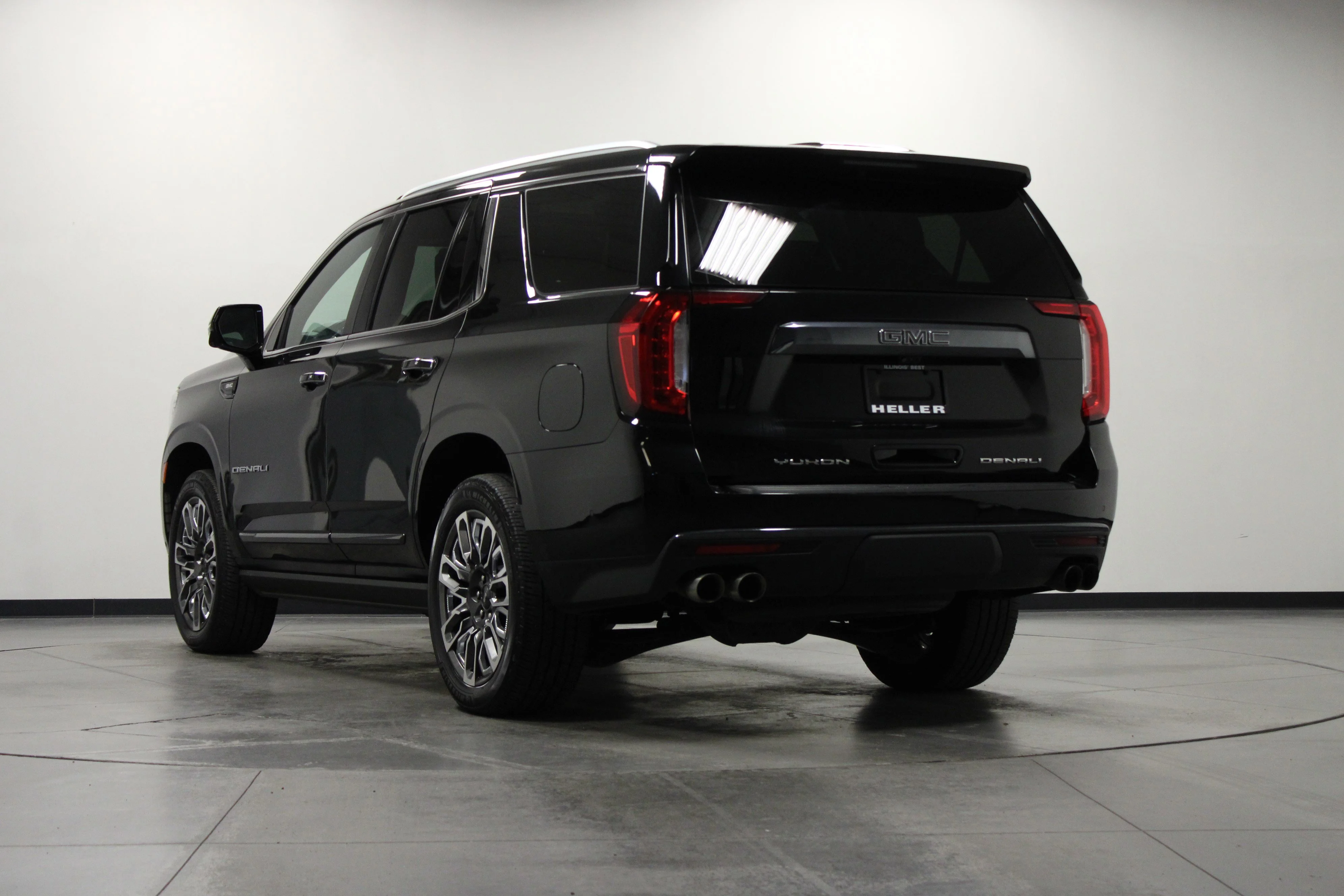 Used 2023 Onyx Black GMC Denali Ultimate image 5