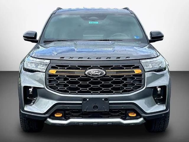 New 2026 Carbonized Gray Metallic Ford Tremor® image 44