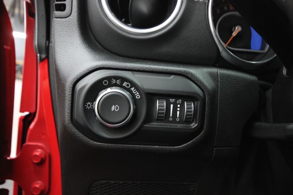 Used 2019 Red Jeep Unlimited Sahara image 15