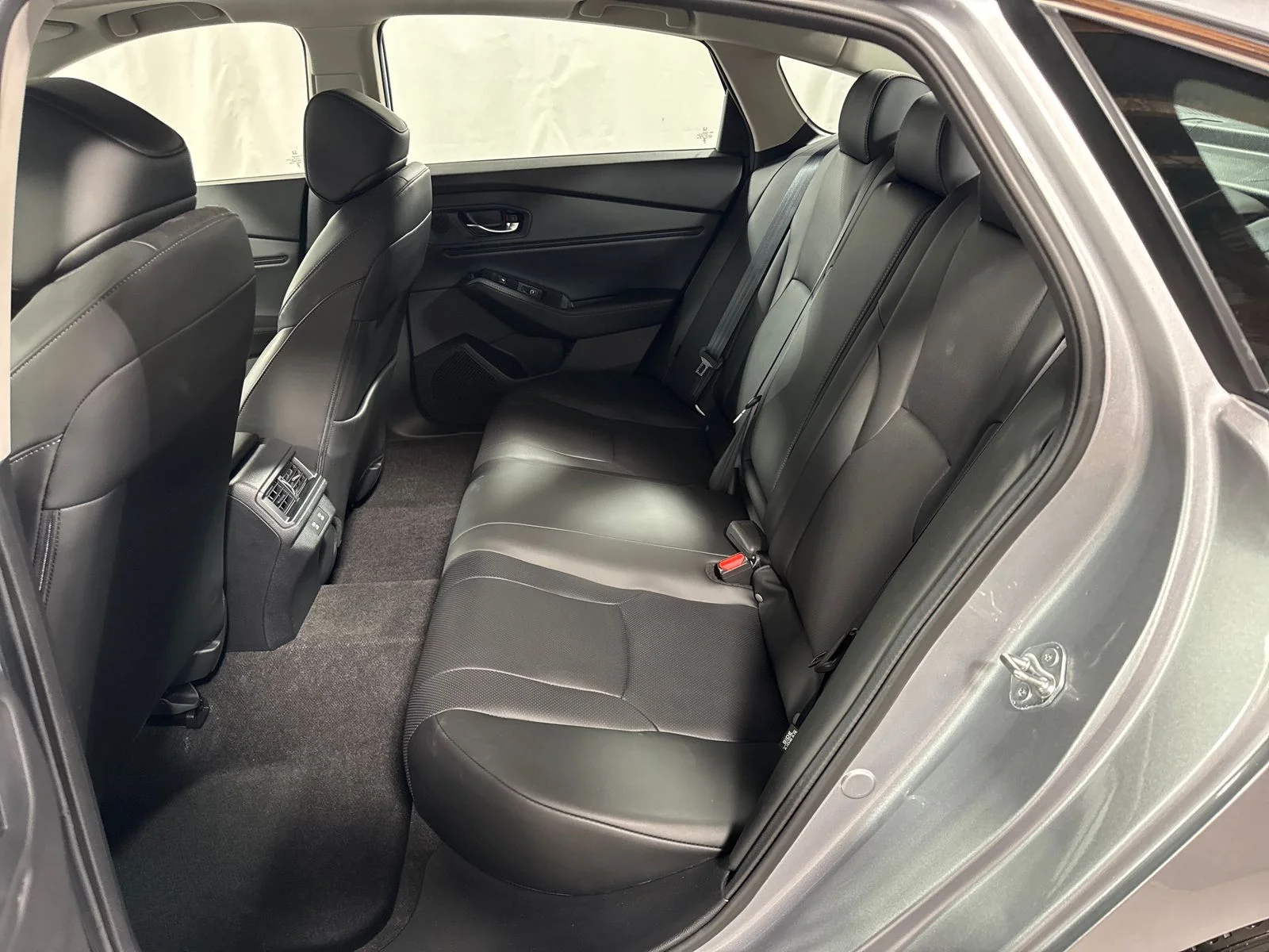 Used 2023 Lunar Silver Metallic Honda Touring image 9