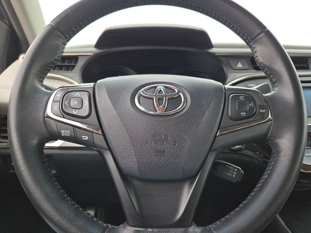 Used 2015 Cosmic Gray Mica Toyota XLE Premium image 31