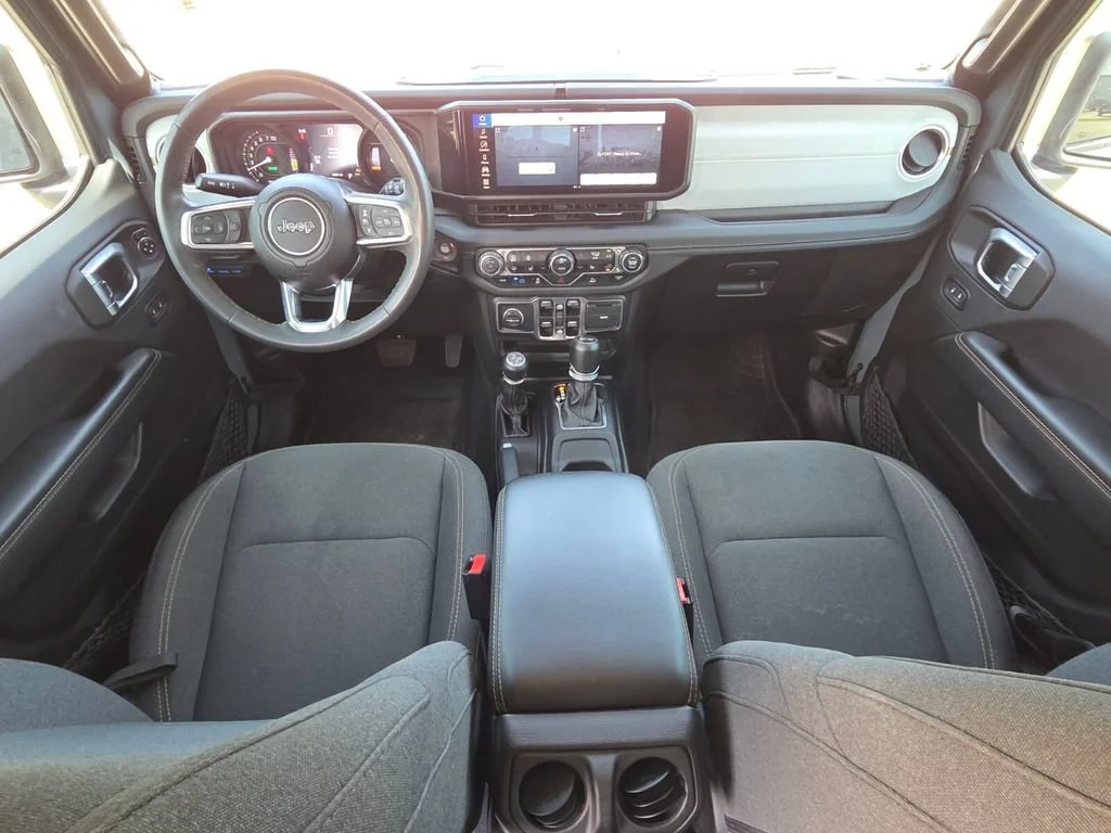Used 2024 Anvil Clear Coat Jeep Sahara image 25