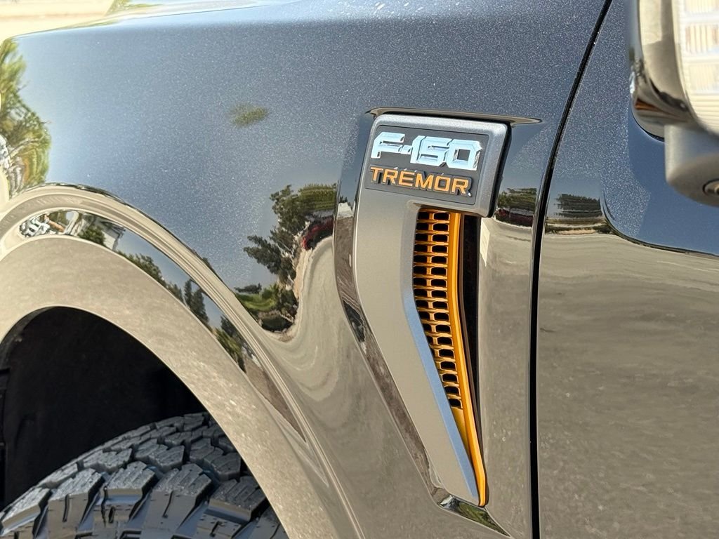 New 2026 Agate Black Metallic Ford Tremor® image 17