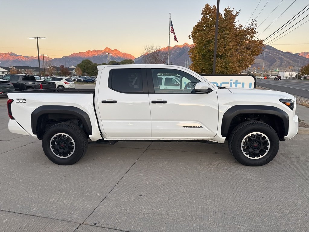2024 Toyota Tacoma TRD Off-Road photo 2