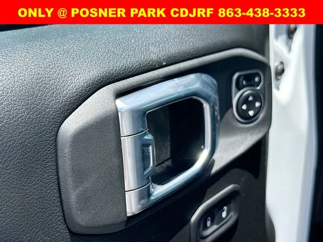 New 2026 Bright White Clear-Coat Exterior Paint Jeep  image 18