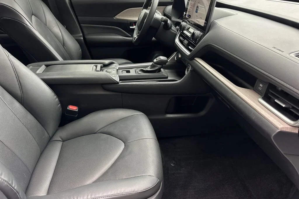 Used 2024 Pearl Toyota XLE image 16