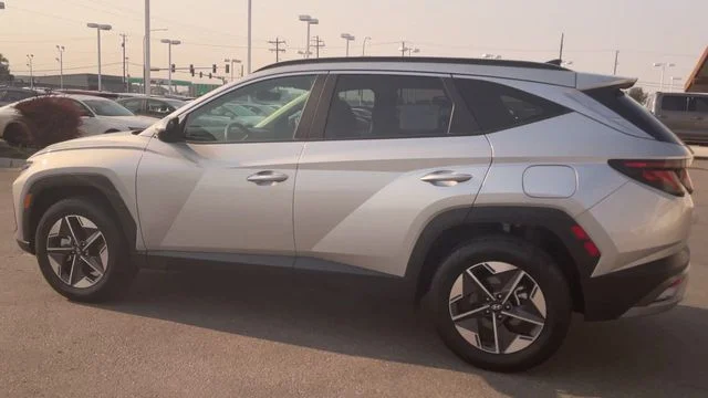 Used 2025 Silver Hyundai SEL image 7