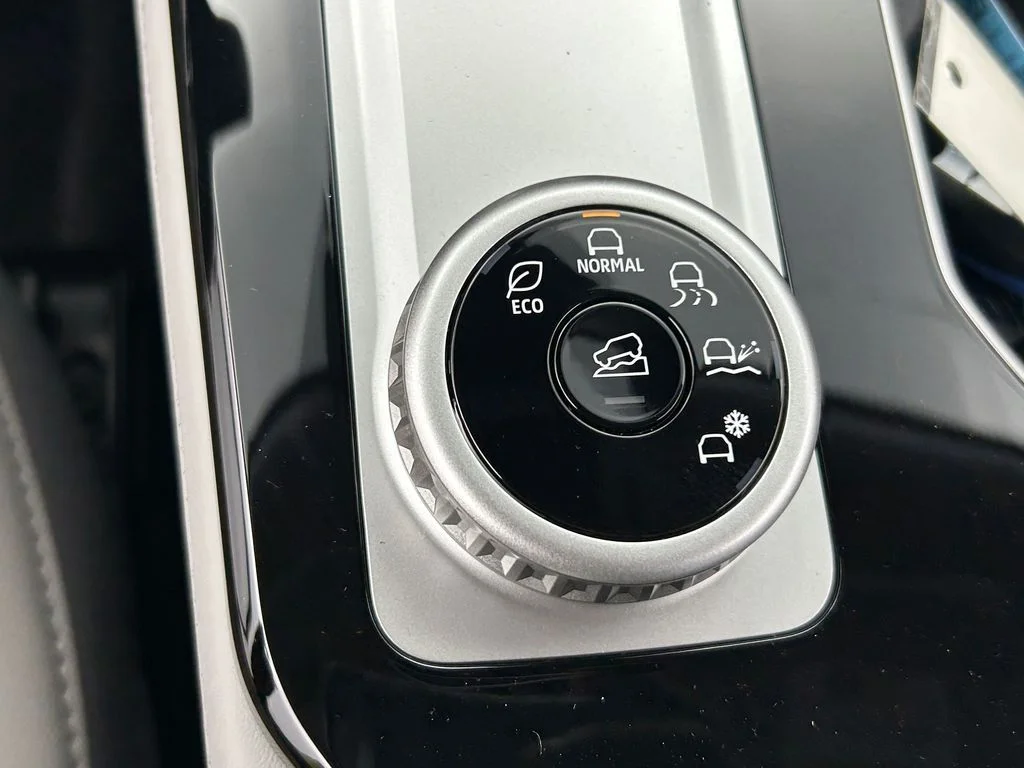 New 2026 Gray Mitsubishi SEL image 20