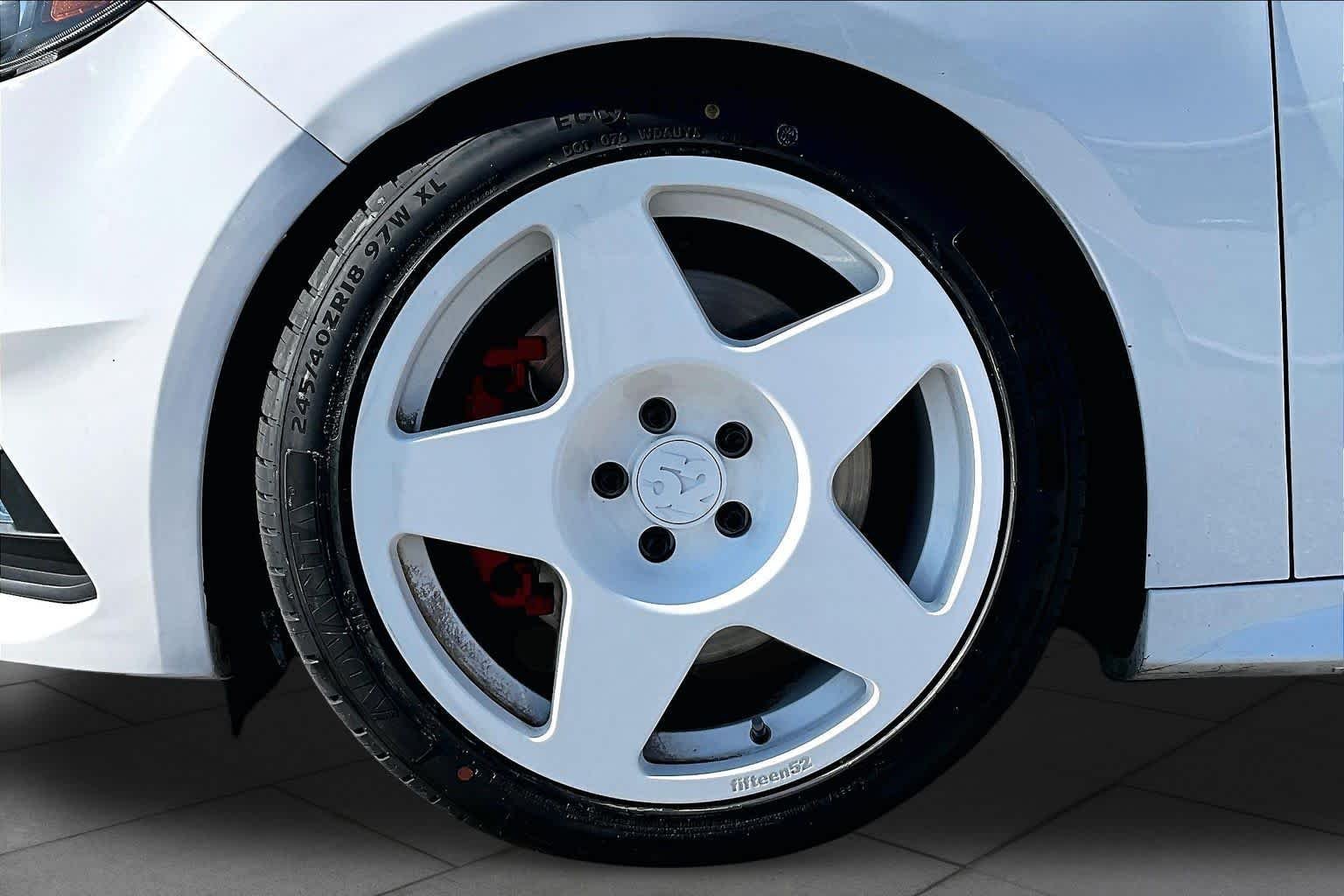 Used 2017 Oxford White Ford ST image 11