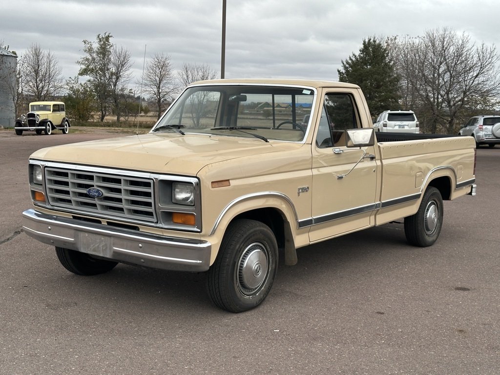 1983 Ford F-150 XL photo 4
