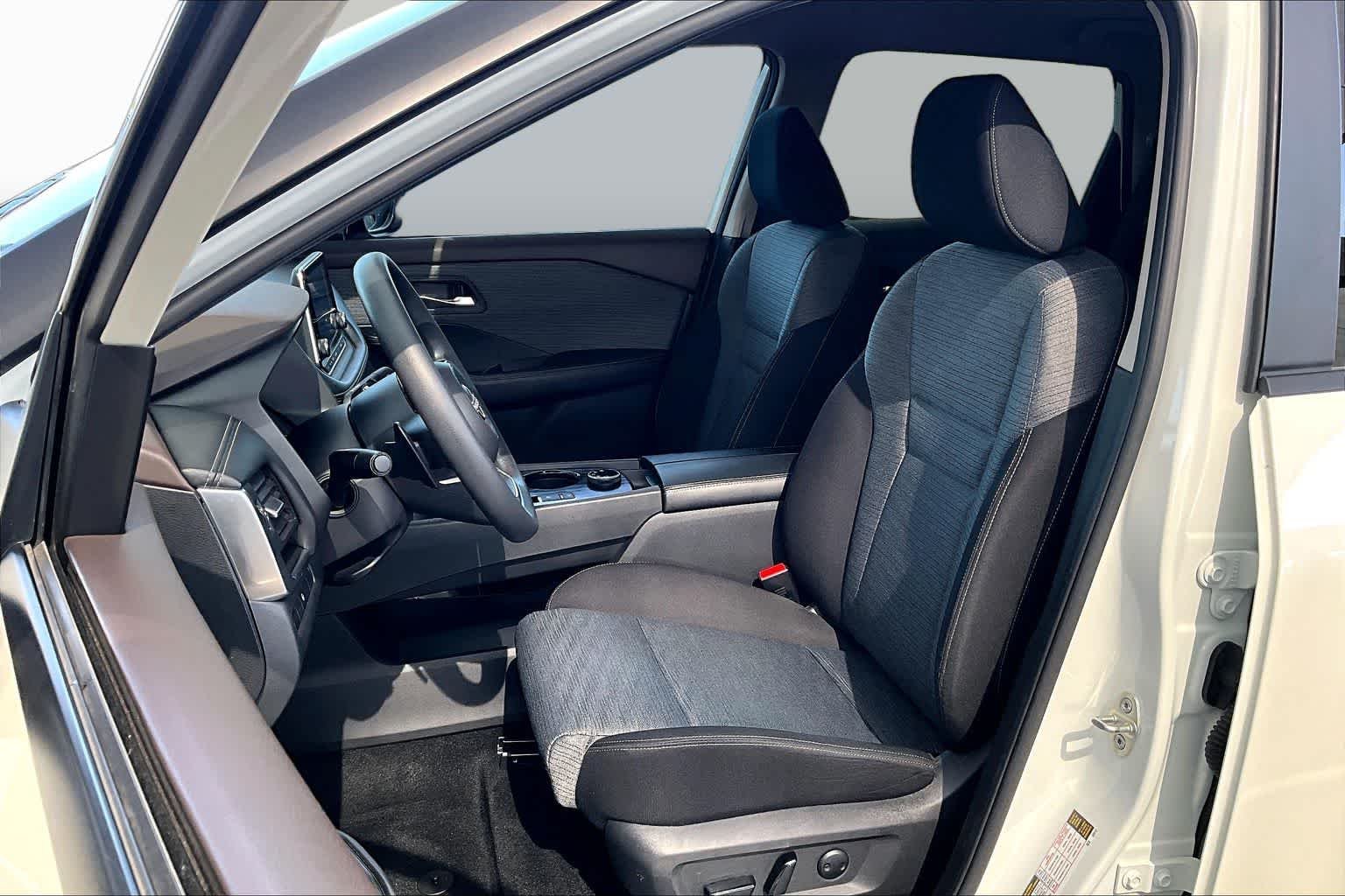 Used 2023 Pearl White Tricoat Nissan SV image 8