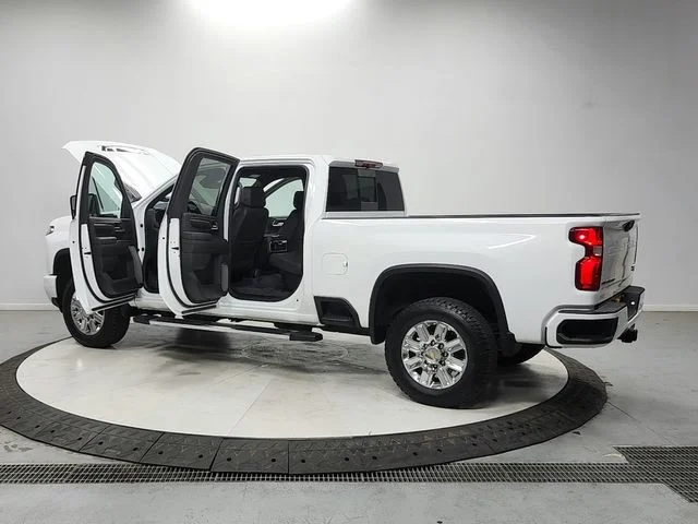 Used 2024 White Chevrolet High Country image 13