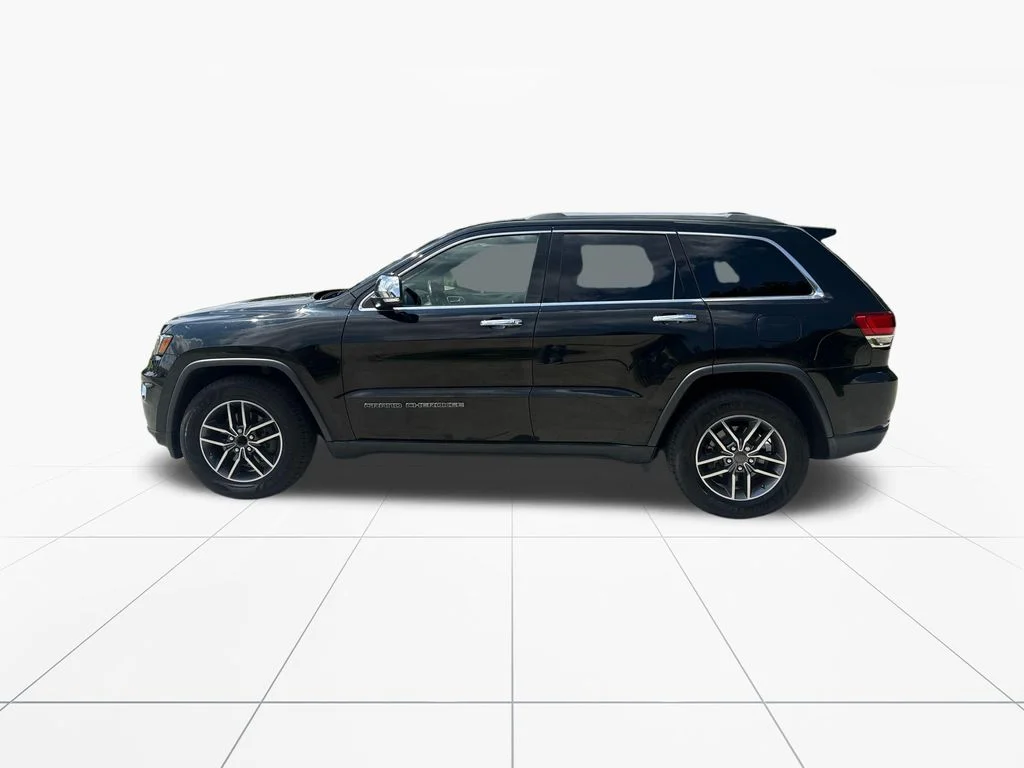 Used 2020 Diamond Black Jeep Limited image 4