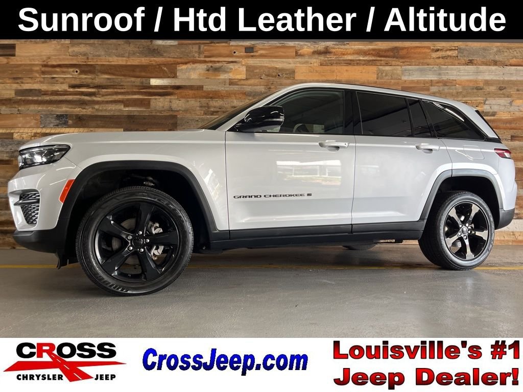 Used 2023 Silver Jeep Altitude X image 1