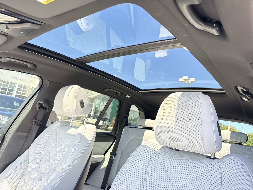 Used 2024 Blue BMW xDrive40i image 23
