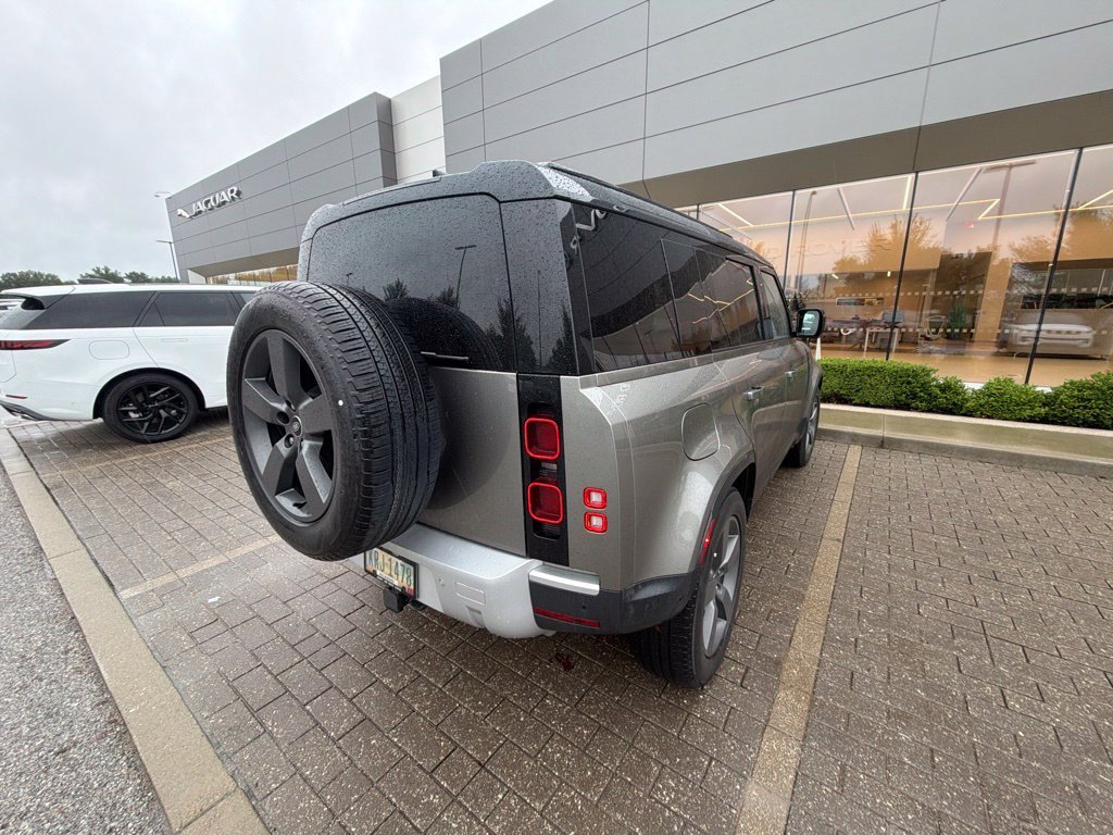 Certified Used 2025 Silicon Silver Premium Metallic Land Rover S image 5