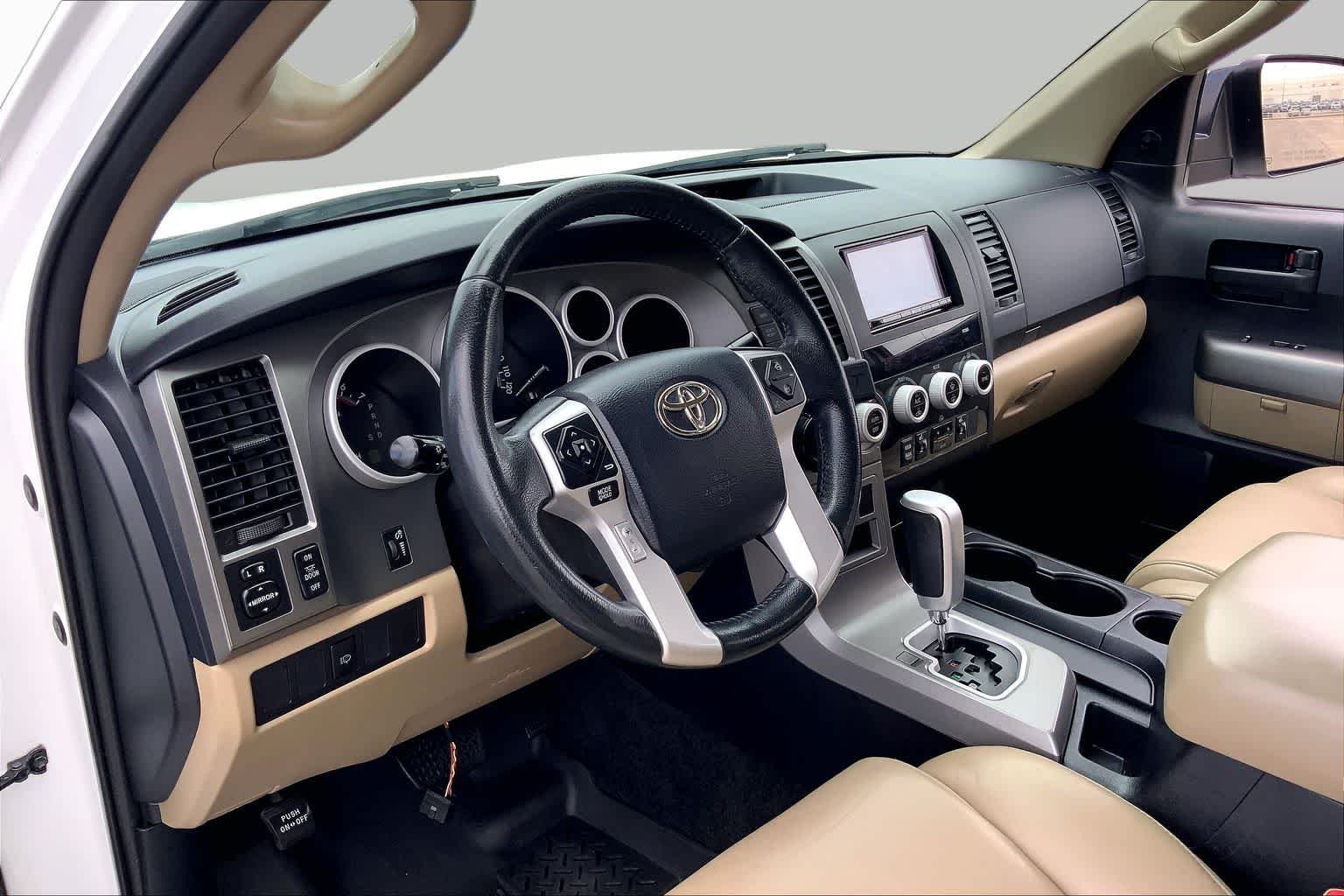 Used 2015 Super White Toyota SR5 image 17