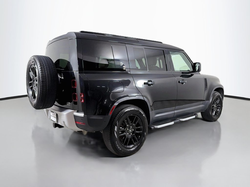 Used 2022 Black Land Rover S image 5