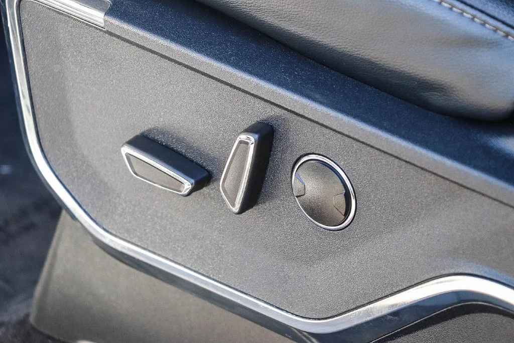 Used 2023 White Ford Lariat image 24