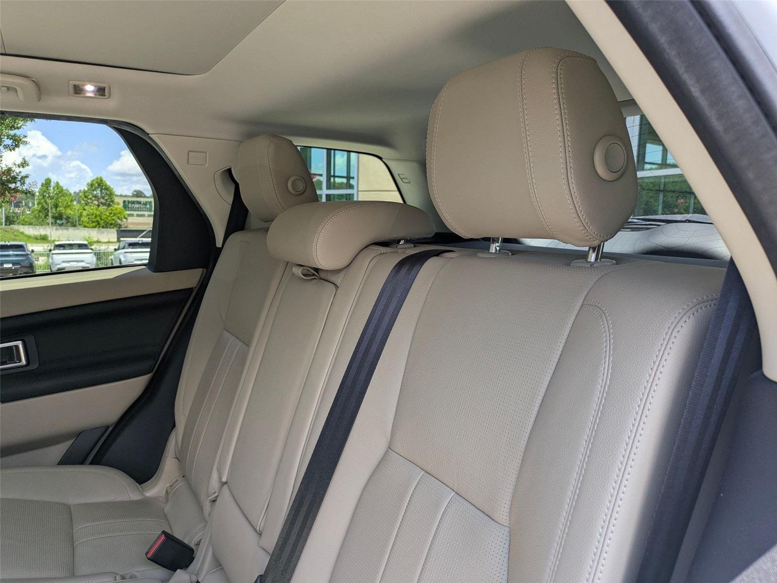 Used 2018 WHITE LAND ROVER HSE image 26