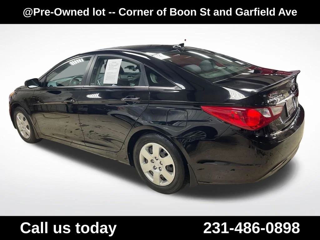 Used 2013 Black Hyundai GLS image 4