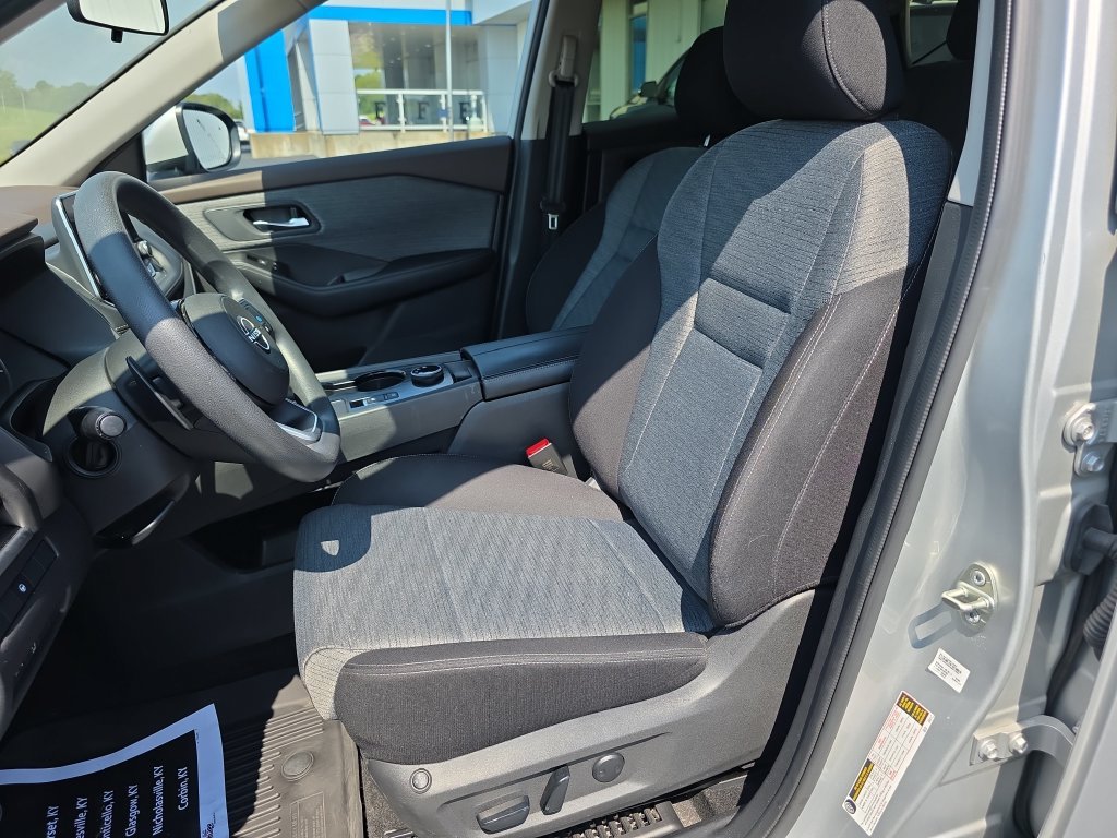 Used 2023 Silver Nissan SV image 14