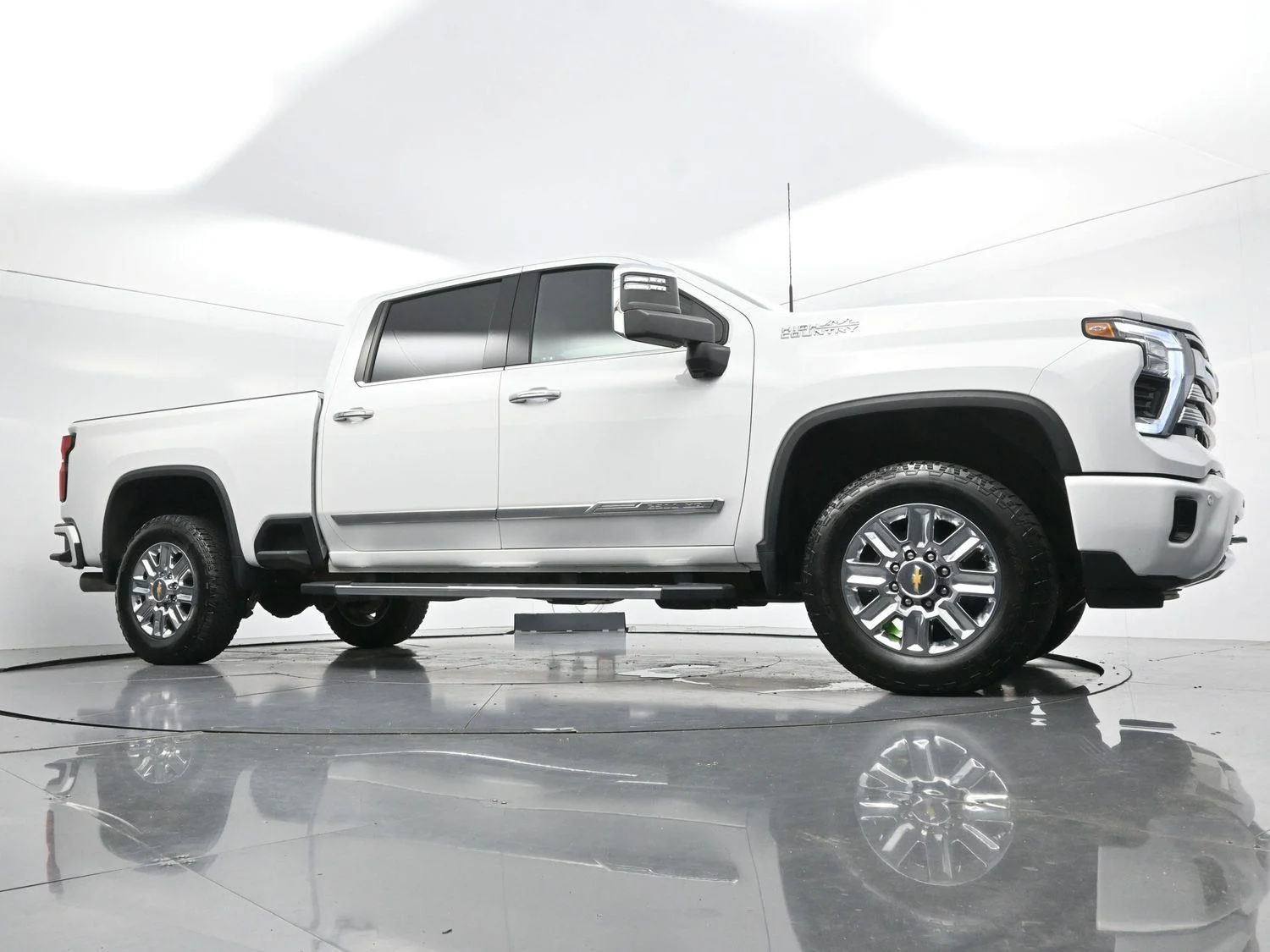 Used 2024 Summit White Chevrolet High Country image 36