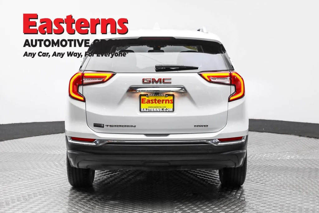 Used 2023 White GMC SLT image 6