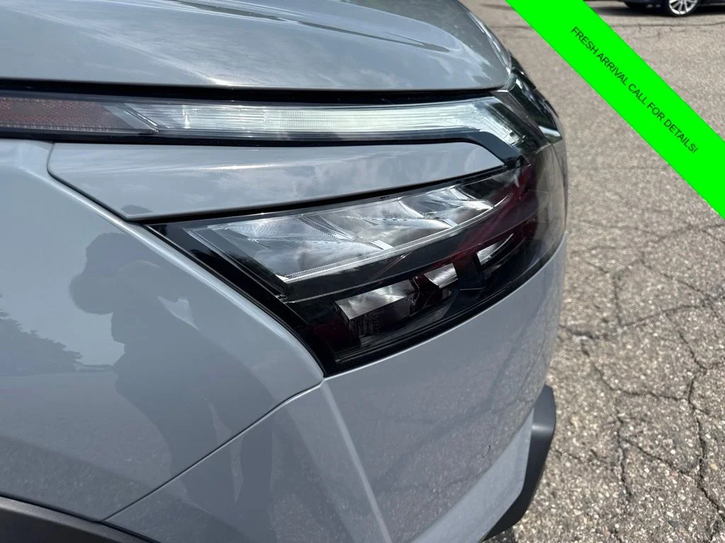 Used 2025 Gray Nissan Platinum image 4