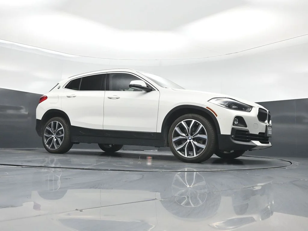 Used 2020 White BMW sDrive28i image 4