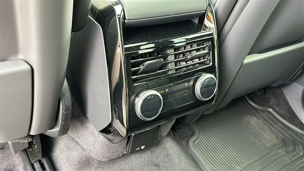 New 2027 Borasco Grey LAND ROVER Dynamic SE image 29