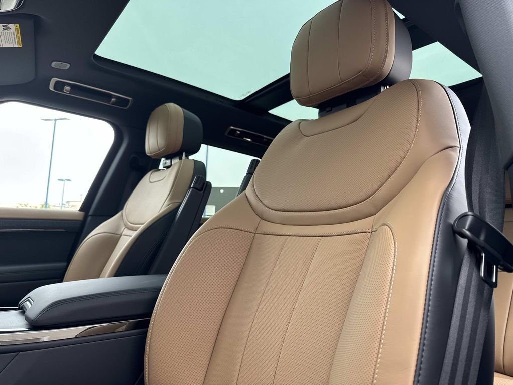 New 2026 Varesine Blue Land Rover Dynamic SE image 19