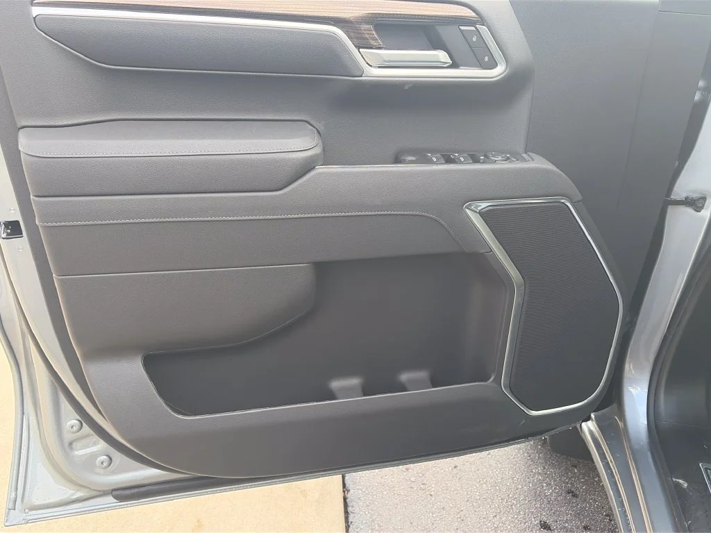 New 2026 Sterling Gray Metallic Chevrolet LT (2FL) image 24